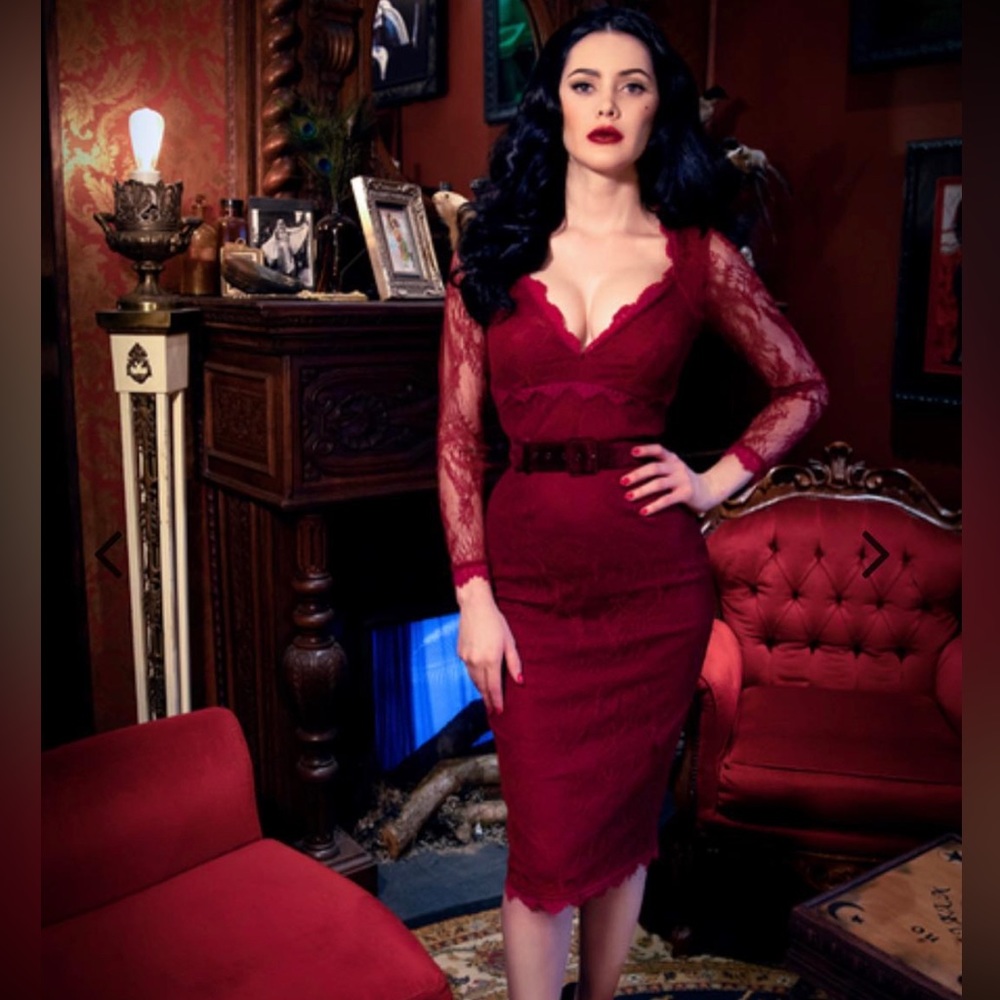 La Femme En Noir La Dentelle Dress in Crimson Red - Size Medium: So sexy!